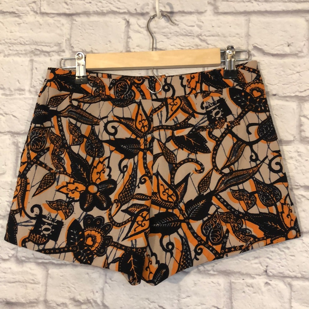 Topshop Dressy Floral Pattern Shorts - Picture 2 of 4